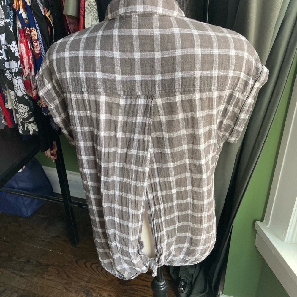 Women's Lucky Brand Plaid Button-Down Shirt Size M Gray & White - Picture 2 of 15